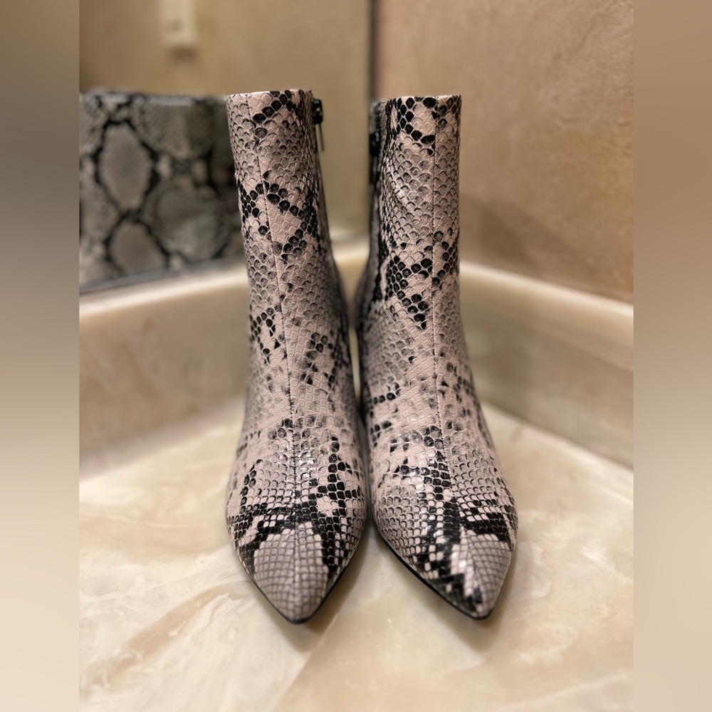 NEW AQUA Womens Beige Snake Print Padded Marlo Pointed Toe Block Heel Boot sz 7 - Picture 3 of 9
